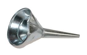 ВВоронка автомобильная метал. универсальная малая, диаметр 120 мм (тонкий носик) 3900